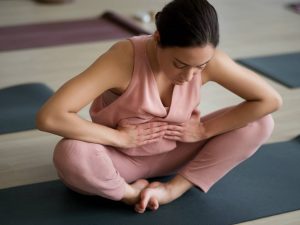 Kegel et yoga : comment combiner les deux pour renforcer votre périnée